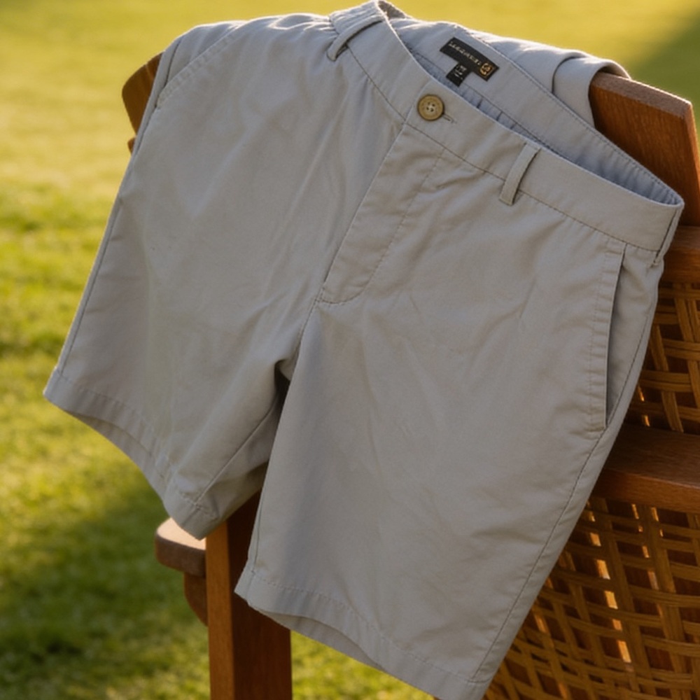 Peter Millar Light gray Performance Flat-Front Men’s Shorts size 40